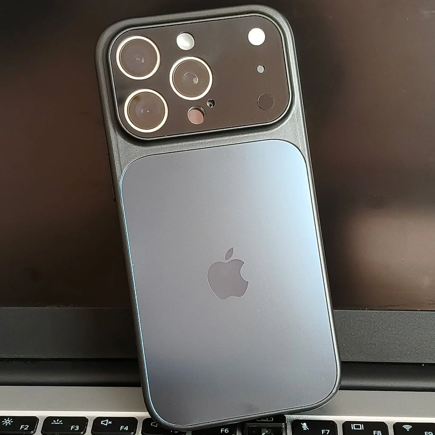 GripShield™ Matte iPhone Hoes